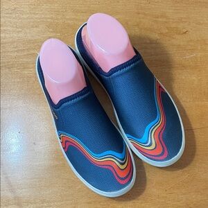 Women's Psudo Blue Slip-On Mules with Multicolor Wave Detail. Size 8. New